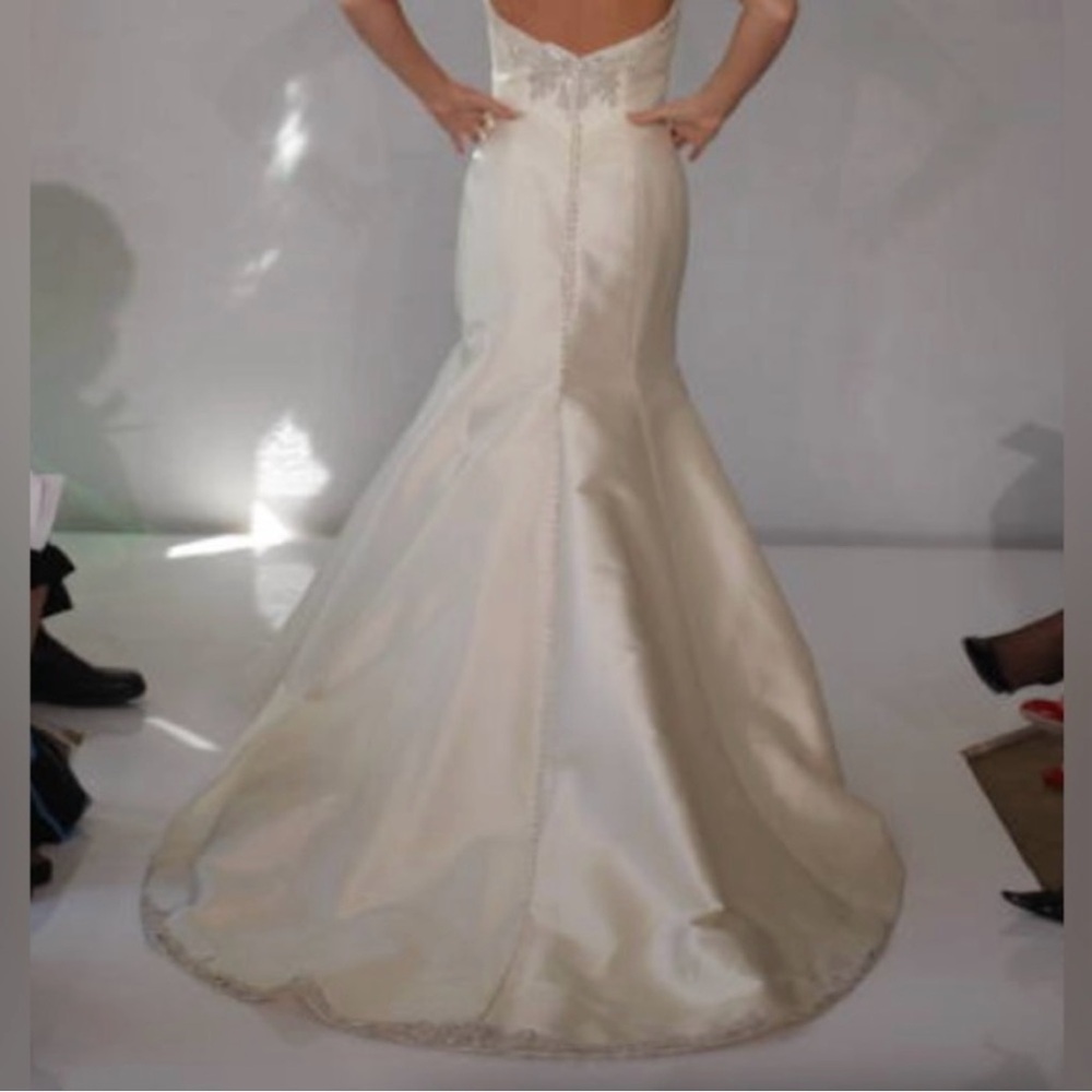 RIVINI Gown + Veil by Erin Cole - Picture 8 of 12